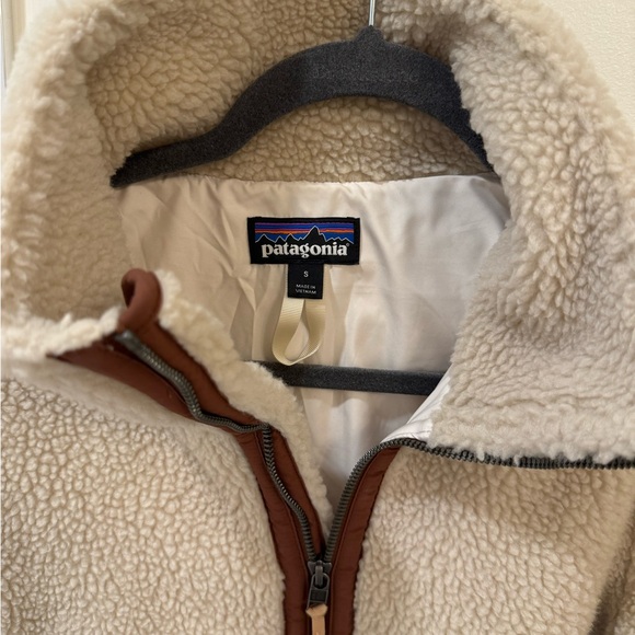 Patagonia Cream Sherpa Fleece Jacket with Brown Trim - Picture 4 of 6